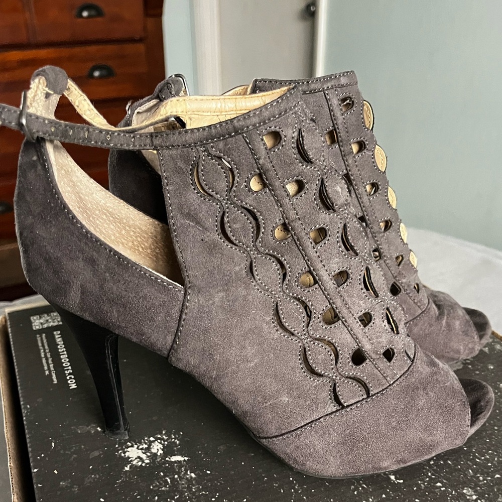 Adrienne Vittadini Gray Women's Heels